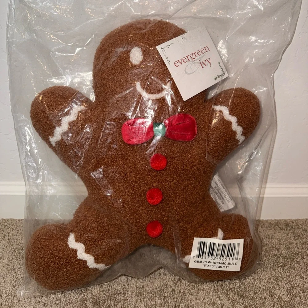 Evergreen Ivy Holiday Gingerbread Decorative Pillow